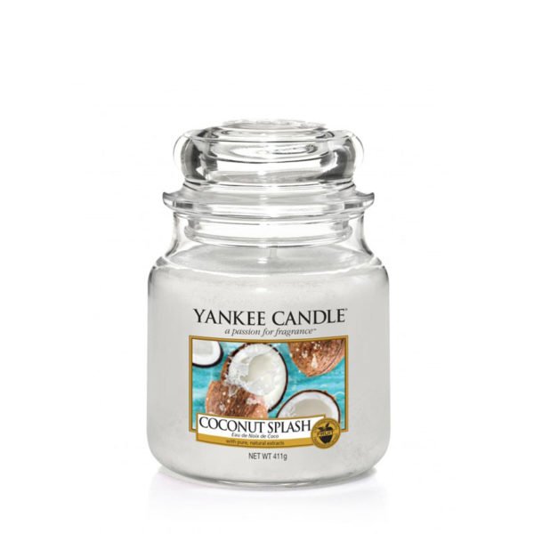 średnia świeca zapachowa od Yankee Candle, biała w szklanym słoiku o zapachu coconut splash. Woda kokosowa, kokos, białe, świeże, świeżość, orzeźwienie, woda, cytrusy, mleczko, migdały, lato, wiosna, wakacje, relaks